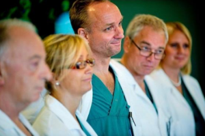 在瑞典如何成为一名全职医生？
