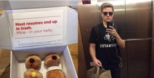 立陶宛少年为立身硅谷，乔装成送餐员